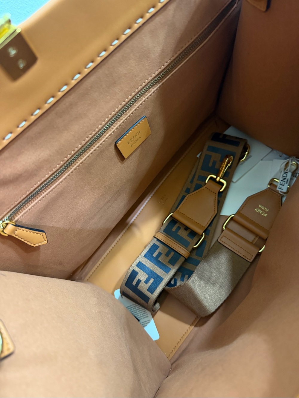 Handbag - Picture 6 of 7